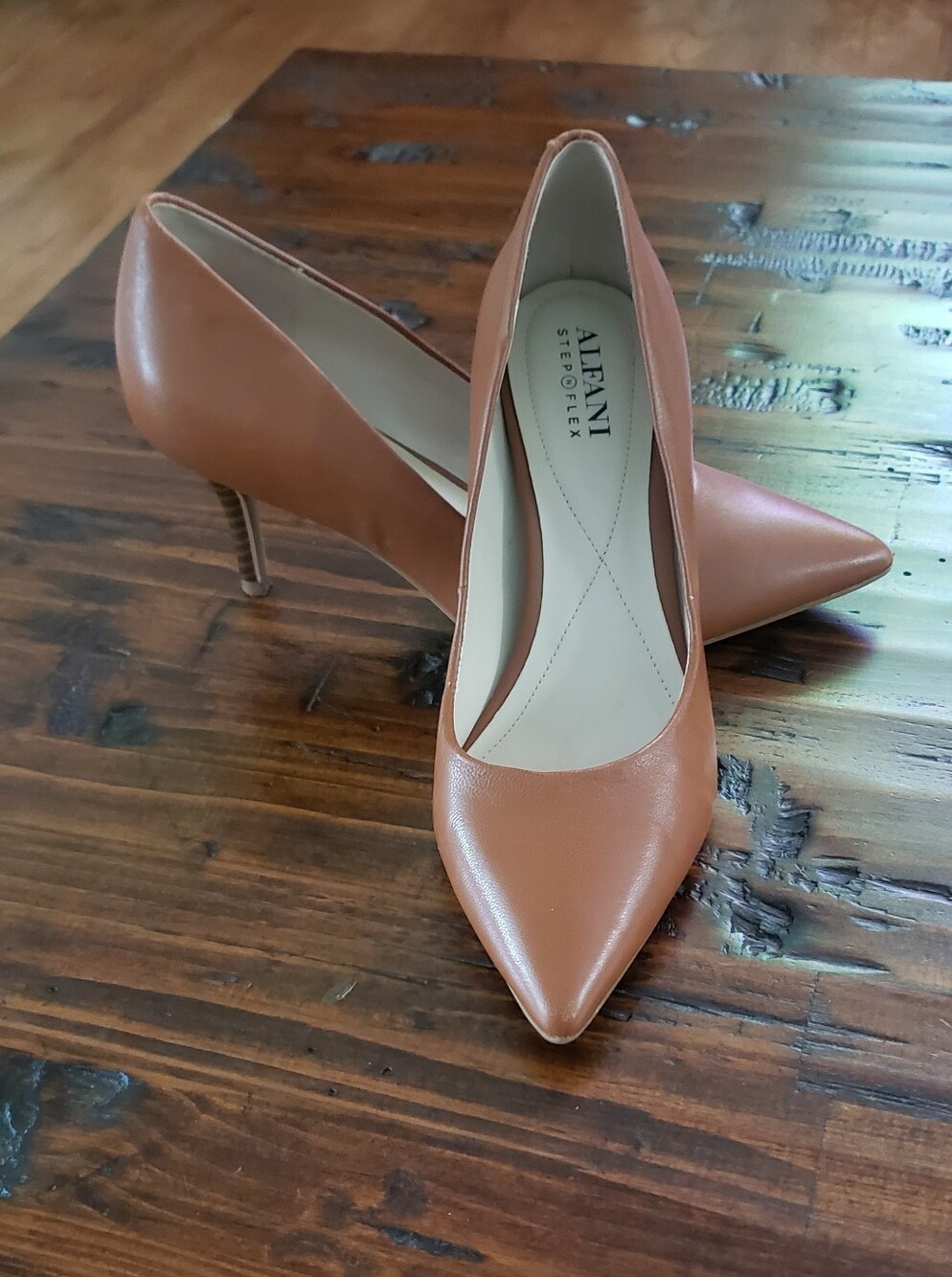 ALFANI Women's Tan Pointed Toe Pumps